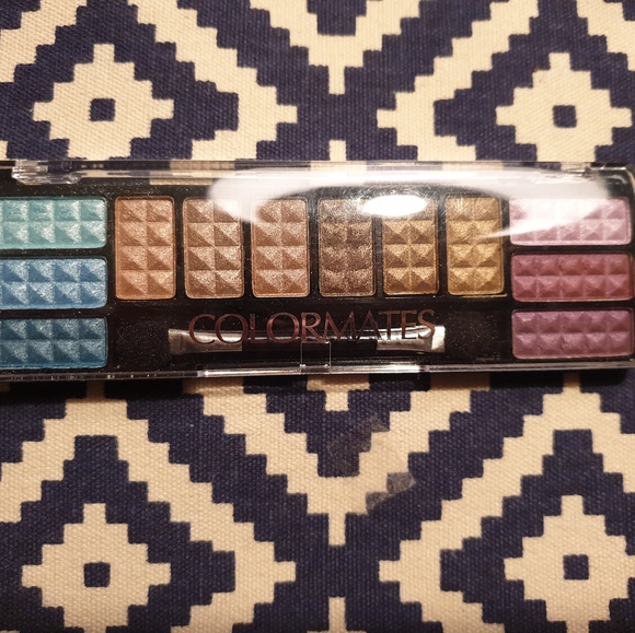 New Illumination Makeup Bundle!!! BIG SAVINGS!!! - Picture 3 of 4